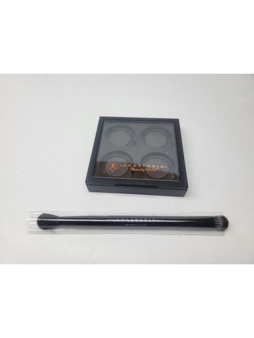 Anastasia Beverly Hills 4 Well Magnetic Eye Shadow Palette + Dual End Brush